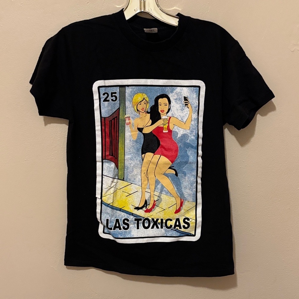 Trendy Black Graphic Tee with Las Toxicas Design
